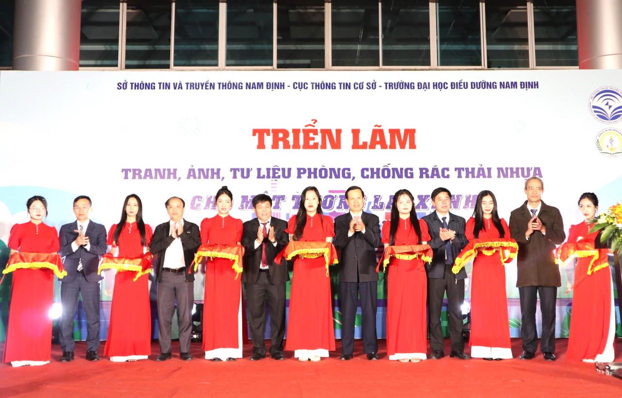 Triển lãm tranh, ảnh, tư liệu phòng, chống rác thải nhựa năm 2024