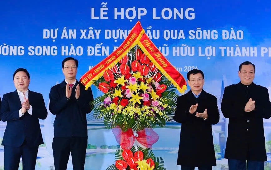 Nam Định tổ chức lễ hợp long cầu vượt sông Đào