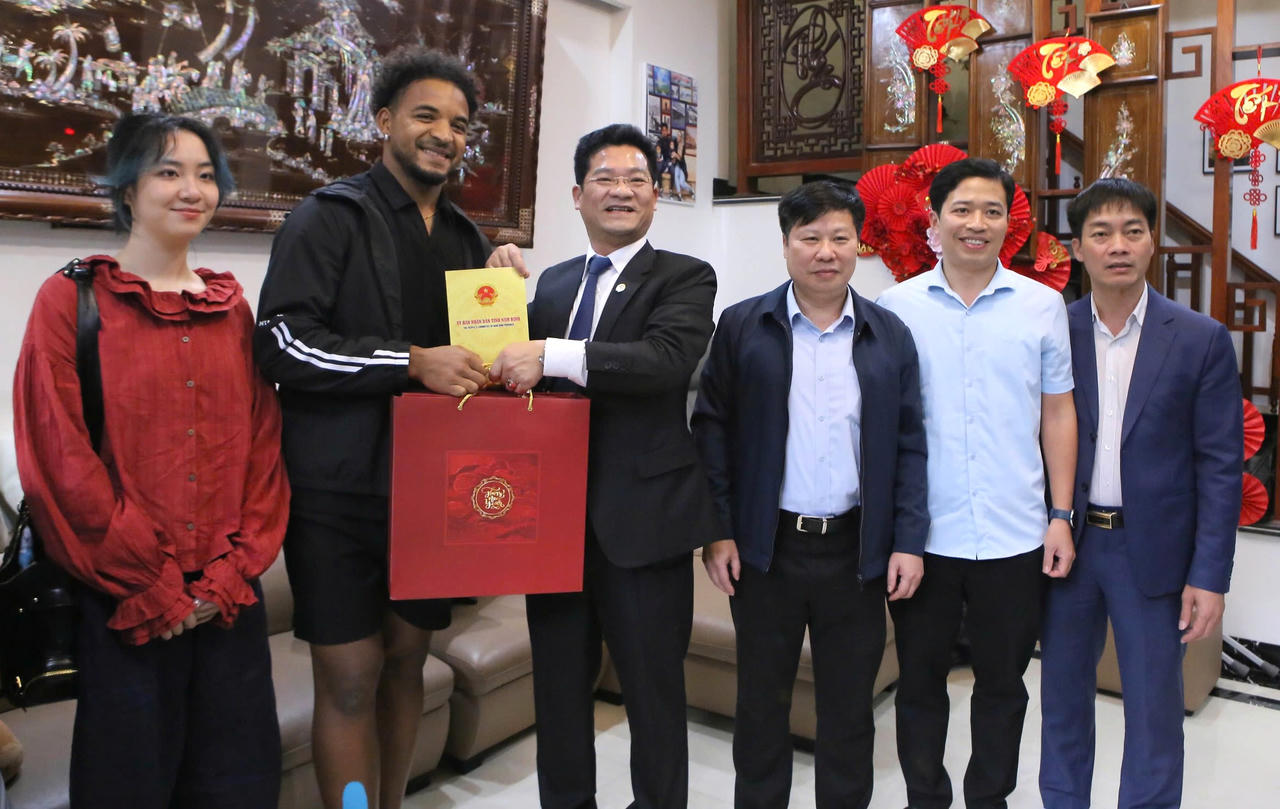 Cầu thủ Nguyễn Xuân Son đón Tết tại Thành Nam 