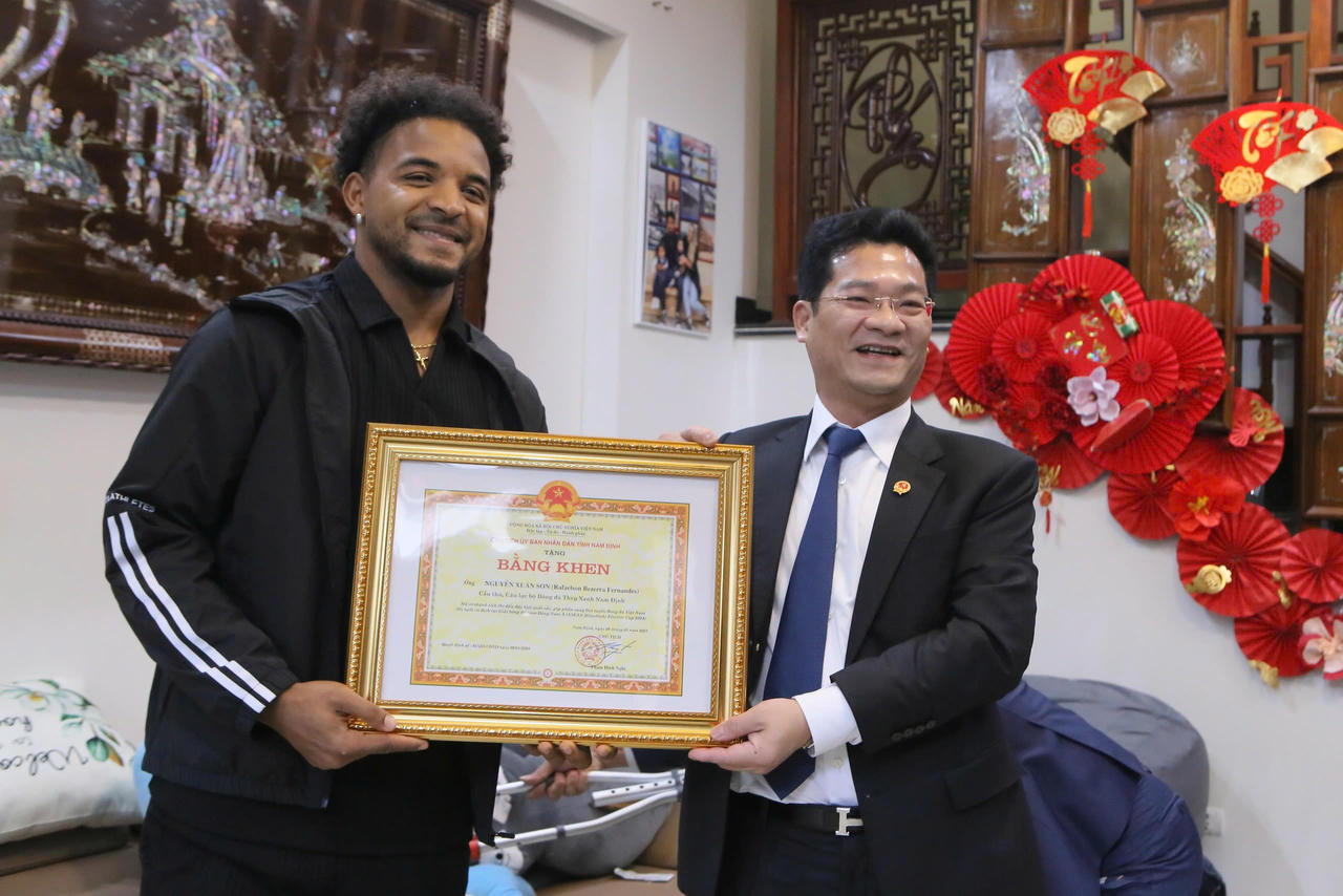 Cầu thủ Nguyễn Xuân Son đón Tết tại Thành Nam 