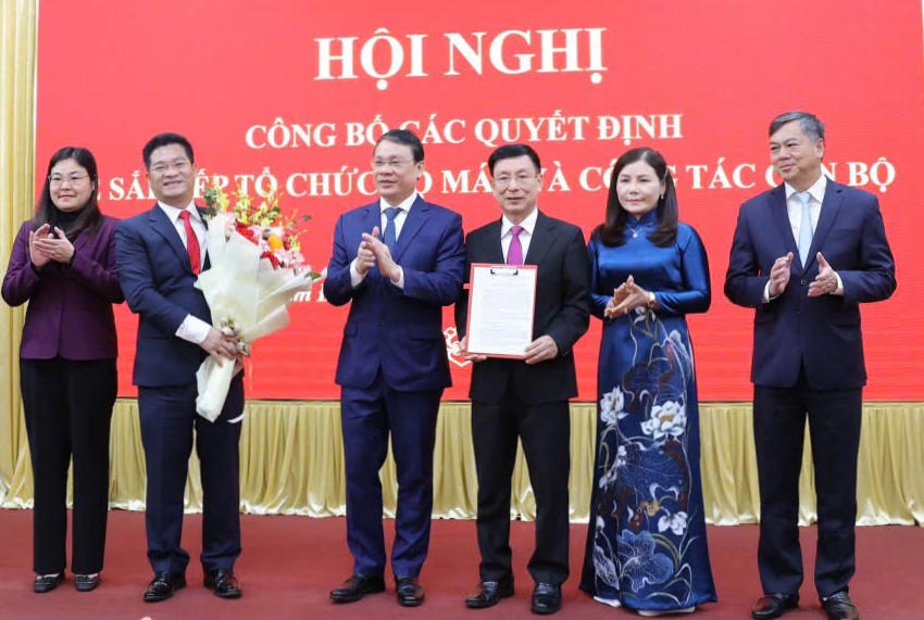 Nam Định: Công bố các Quyết định về tổ chức bộ máy và nhân sự