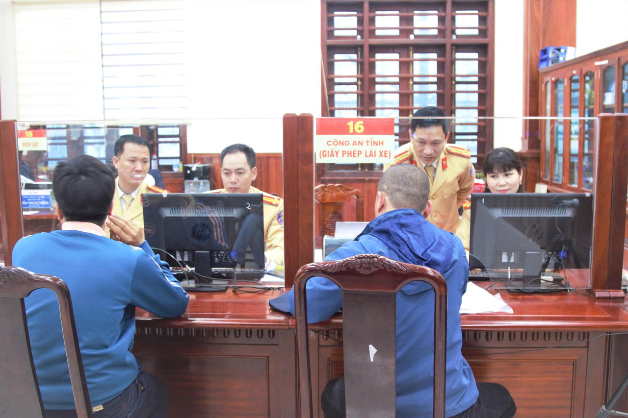 Các thủ tục diễn ra thông suốt tại Trung tâm phục vụ hành chính công tỉnh Nam Định