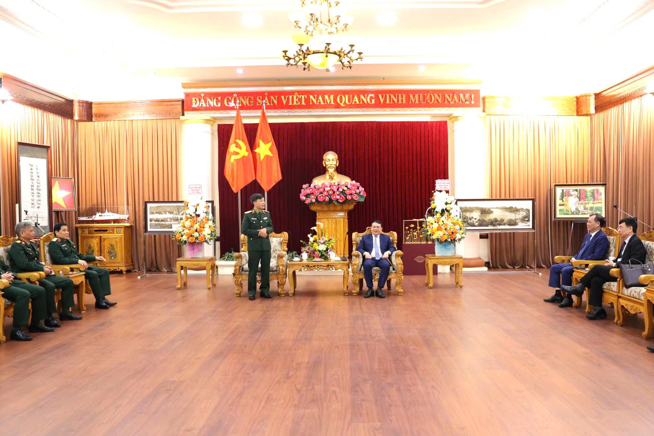 Đoàn công tác của Bộ Tư lệnh Quân khu 3 làm việc tại Nam Định