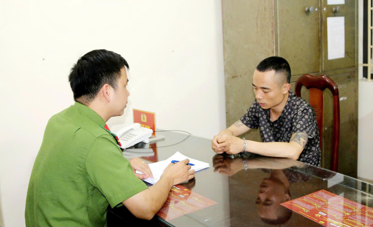 Bắt giữ đối tượng giả vờ mua vàng rồi cướp giật