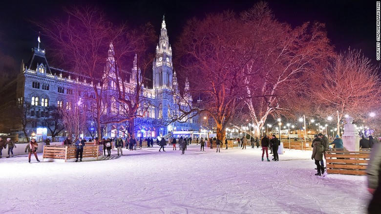 Màu sắc Giáng sinh tràn ngập châu Âu