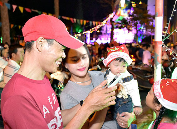 Giáng sinh lộng lẫy, tưng bừng khắp mọi miền Tổ quốc