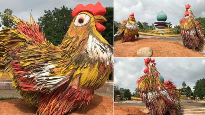 Quảng Ngãi: Đón Tết Đinh Dậu với cặp gà khủng bằng lá dừa nước.