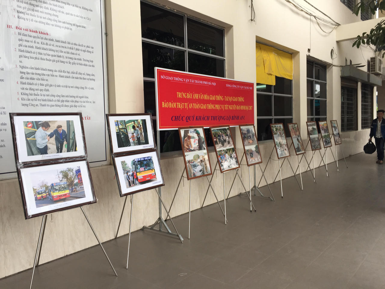 Bến xe Mỹ đình: Lượng hành khách giảm 1 nửa so với Tết năm ngoái