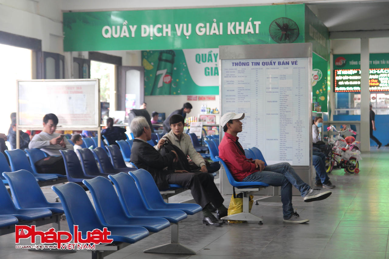 Bến xe Giáp Bát bố trí 100% nhân viên làm việc xuyên Tết phục vụ khách.