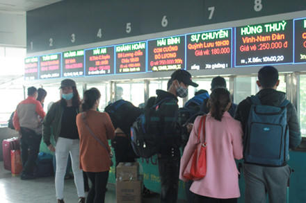 Bến xe Nước Ngầm tấp nập khách về quê ăn Tết