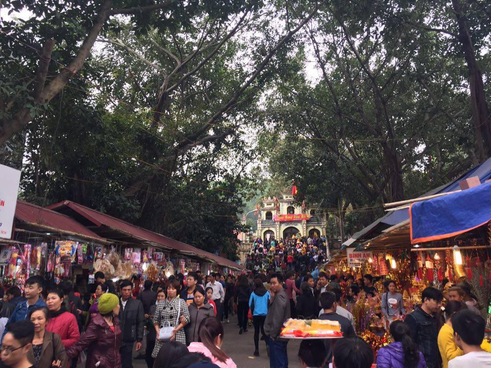 Ngàn người chen chúc 'vay vốn' Bà Chúa Kho Bắc Ninh