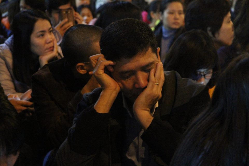 Hà Nội: Ngàn người ngồi kín đường để giải hạn sao La Hầu