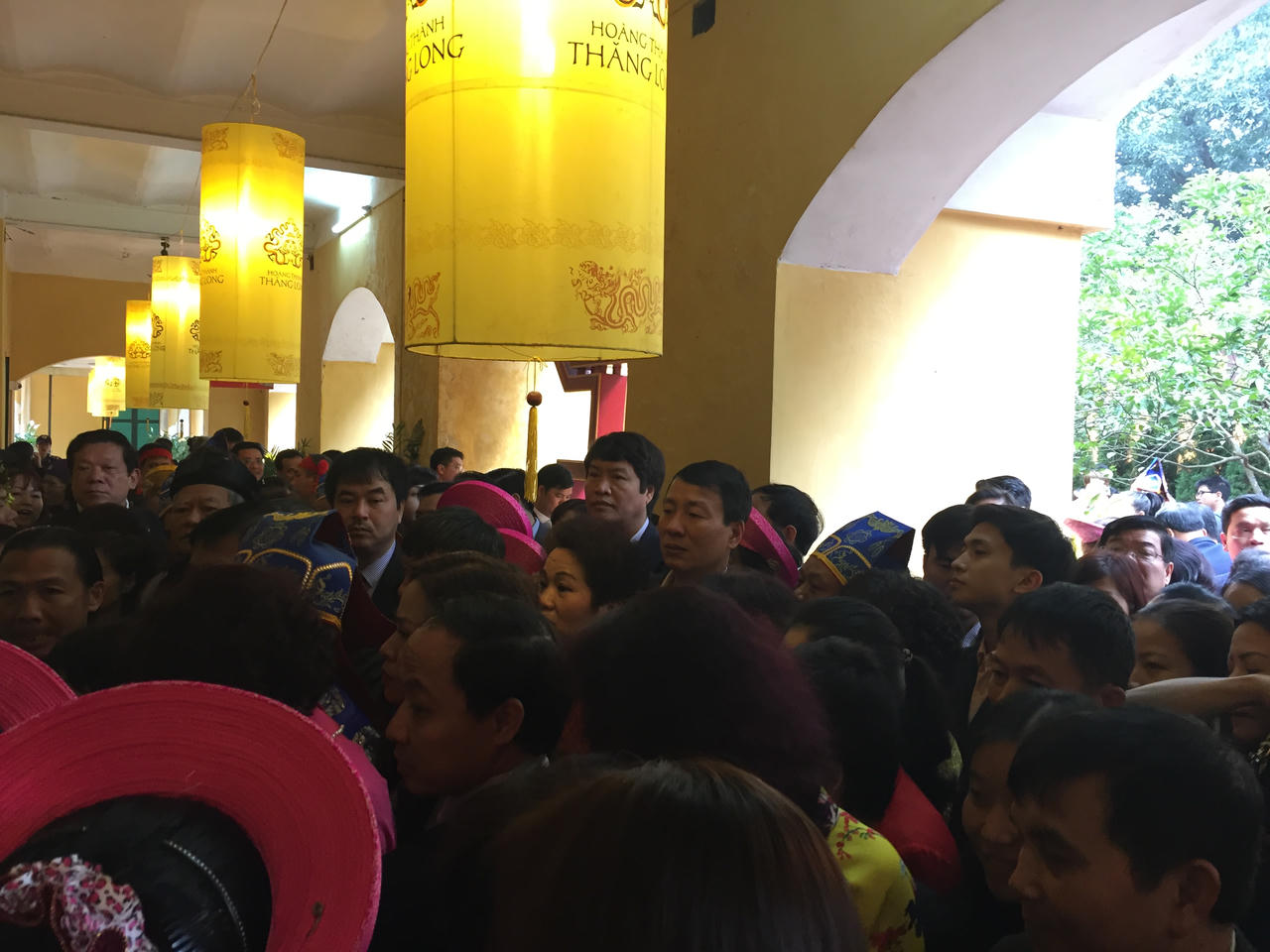 Dâng hương tưởng nhớ hiền tài tại Hoàng Thành Thăng Long