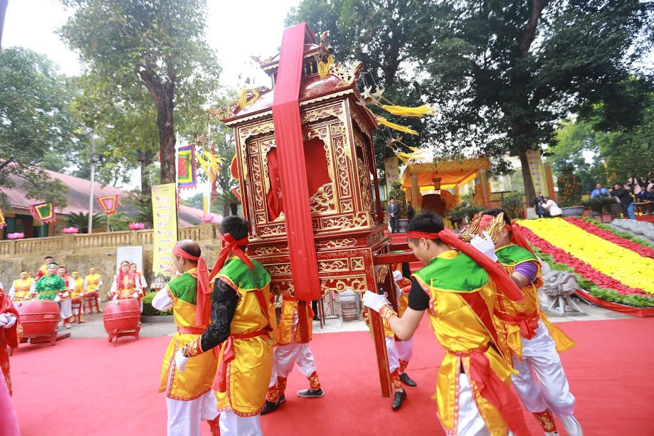 Dâng hương tưởng nhớ hiền tài tại Hoàng Thành Thăng Long