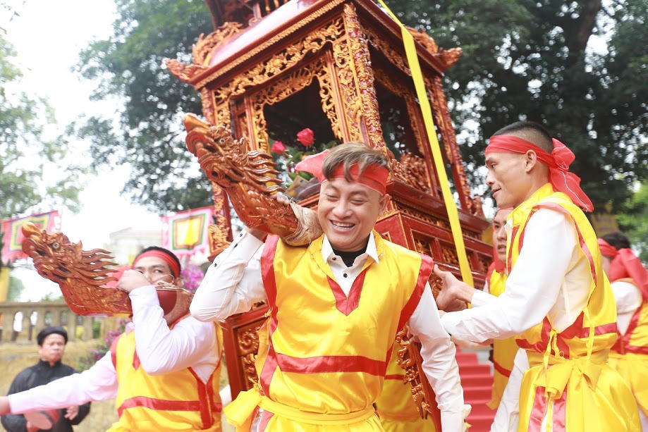 Dâng hương tưởng nhớ hiền tài tại Hoàng Thành Thăng Long