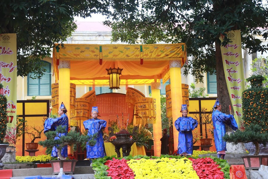 Dâng hương tưởng nhớ hiền tài tại Hoàng Thành Thăng Long