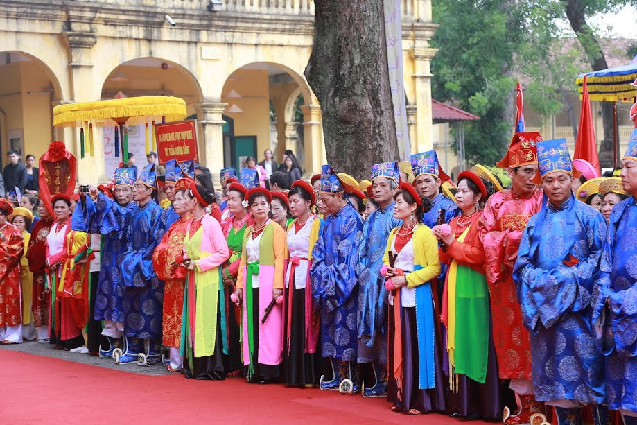 Dâng hương tưởng nhớ hiền tài tại Hoàng Thành Thăng Long