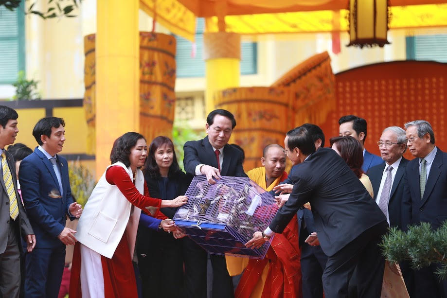 Dâng hương tưởng nhớ hiền tài tại Hoàng Thành Thăng Long