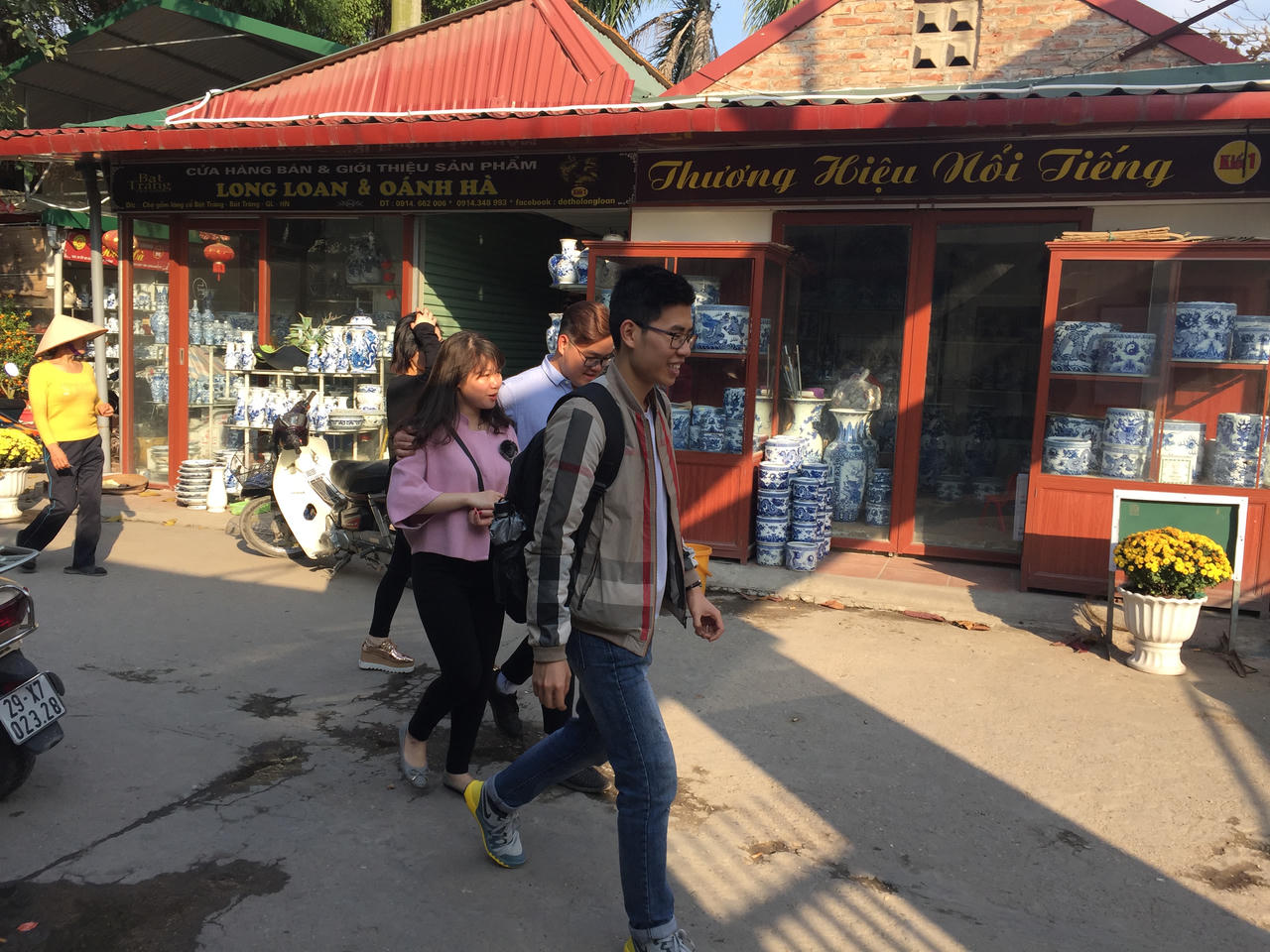 Chợ gốm Bát Tràng đã được mở cửa trở lại