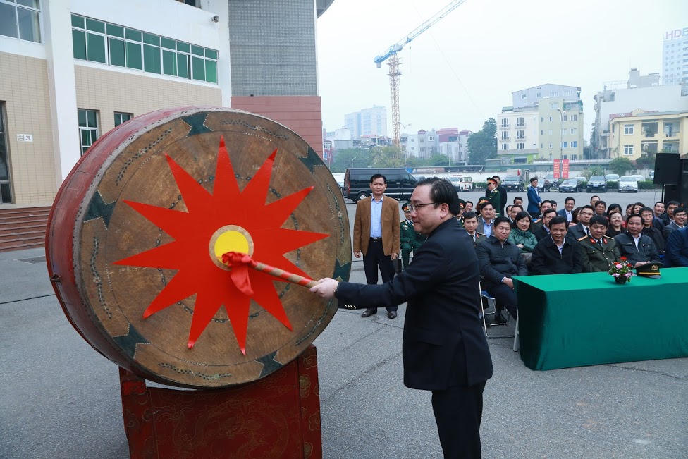 Hình ảnh khiến nhiều người xao xuyến của trai Hà Nội 