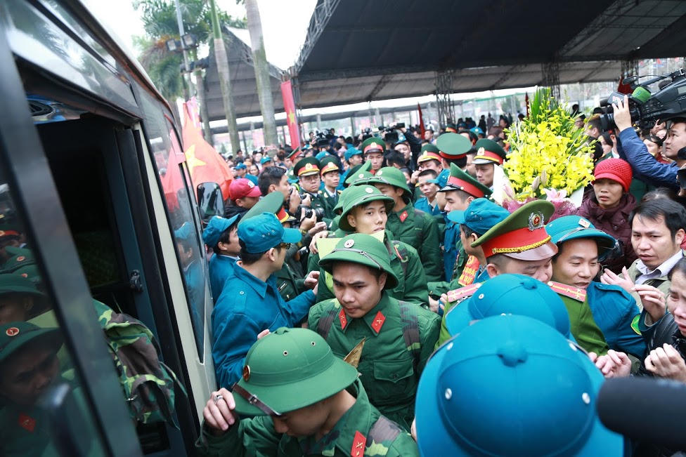 Hình ảnh khiến nhiều người xao xuyến của trai Hà Nội 