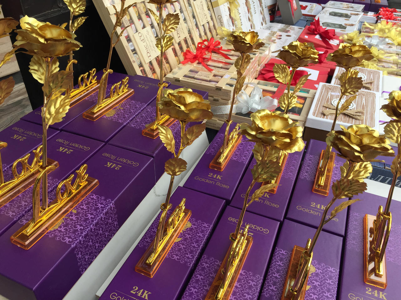 Nhộn nhịp thị trường quà tặng Valentine