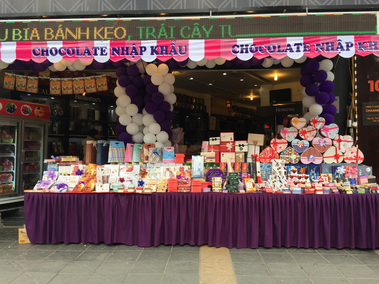 Nhộn nhịp thị trường quà tặng Valentine