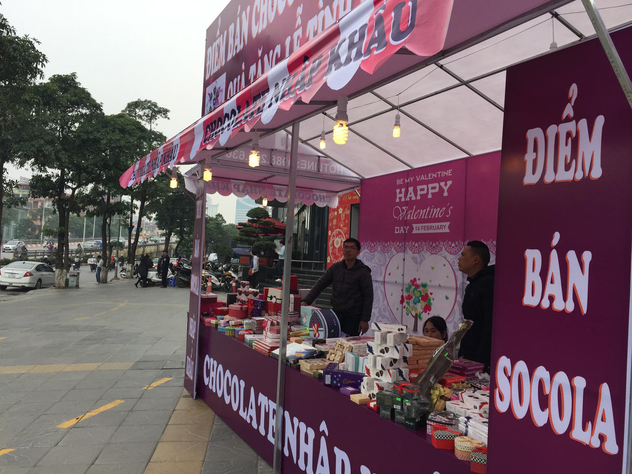 Nhộn nhịp thị trường quà tặng Valentine