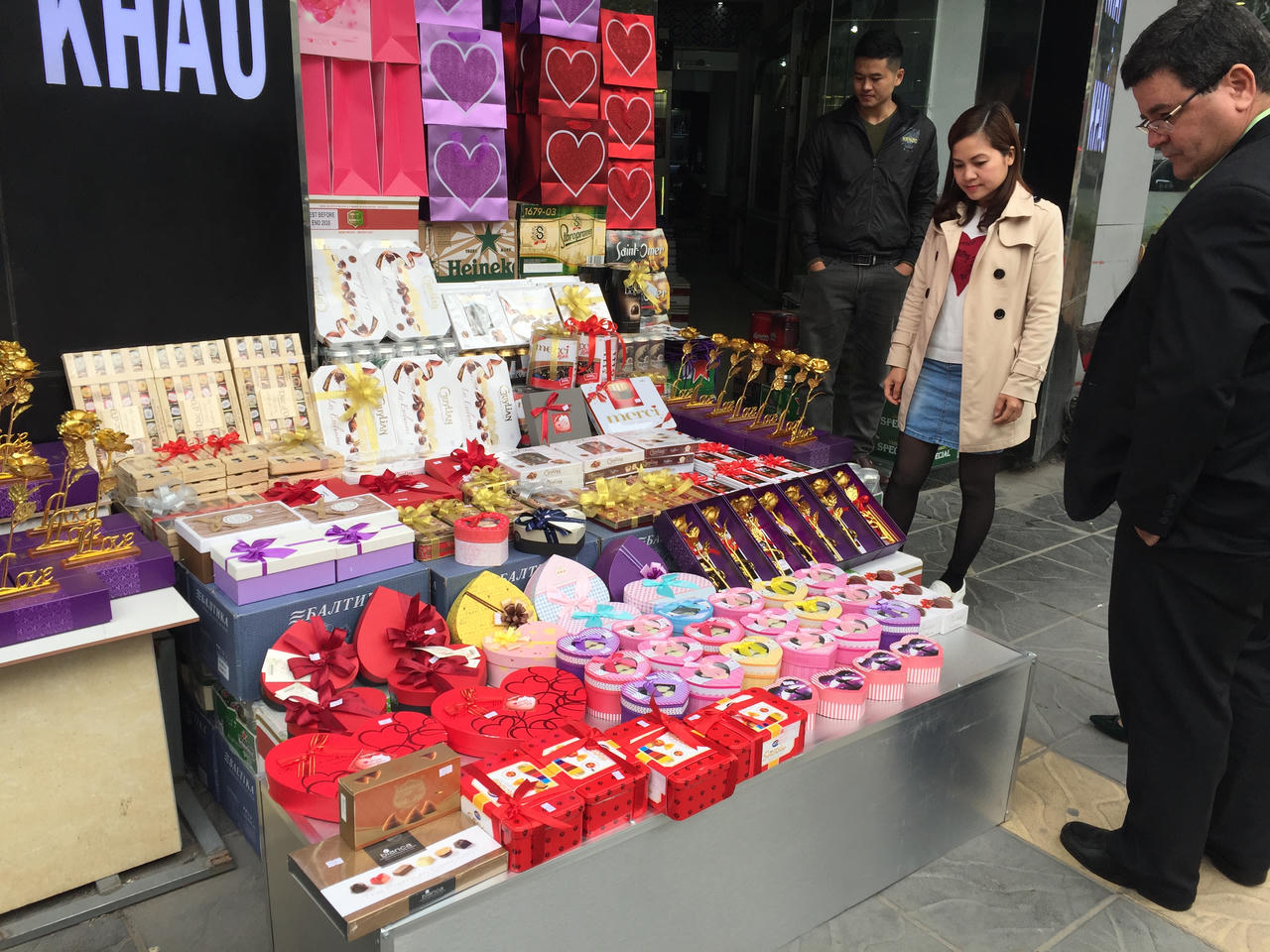 Nhộn nhịp thị trường quà tặng Valentine