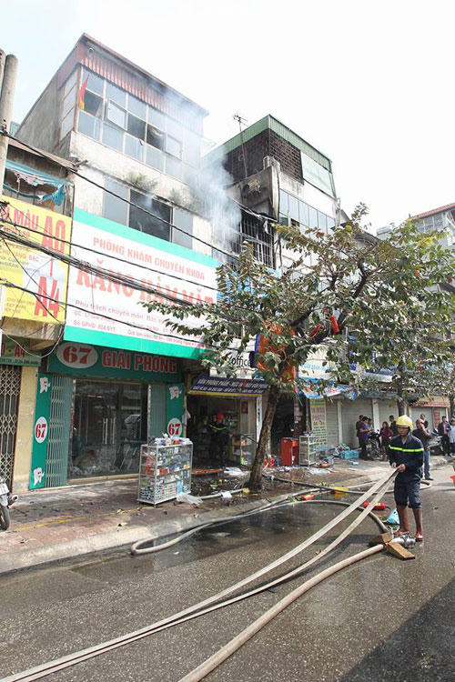 Cháy cửa hàng văn phòng phẩm trên đường Giải Phóng