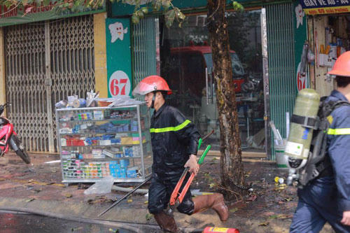 Cháy cửa hàng văn phòng phẩm trên đường Giải Phóng