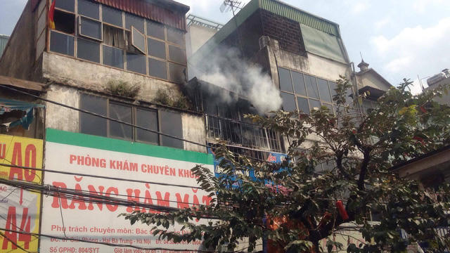 Cháy cửa hàng văn phòng phẩm trên đường Giải Phóng