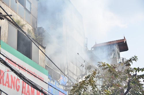Cháy cửa hàng văn phòng phẩm trên đường Giải Phóng