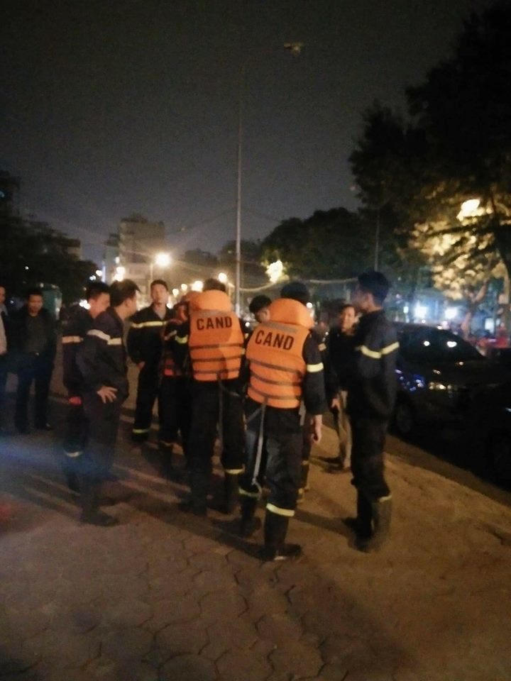 Cứu sống nam thanh niên thất tình, nhảy hồ tự tử