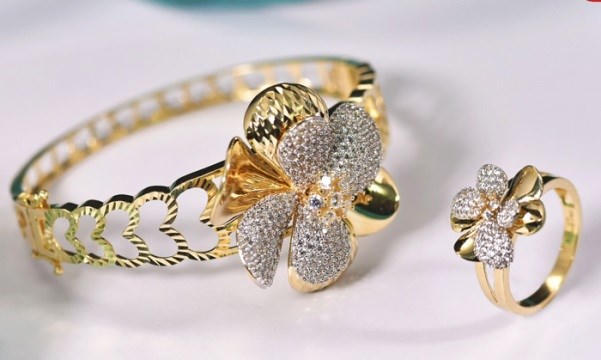 Trang sức vàng vẫn là lựa chọn hàng đầu dịp 8/3