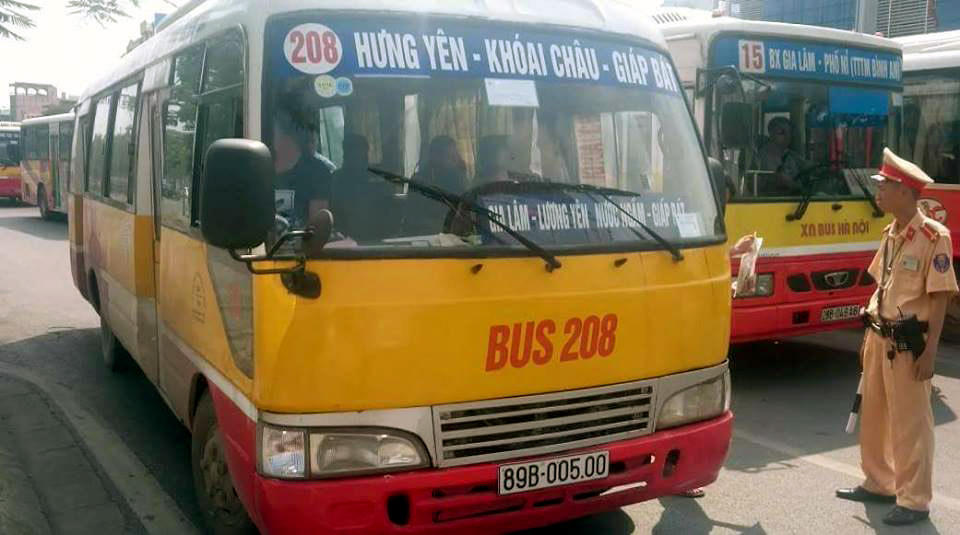 CSGT Hà Nội tăng cường xử lý xe xích lô, xe buýt nhái