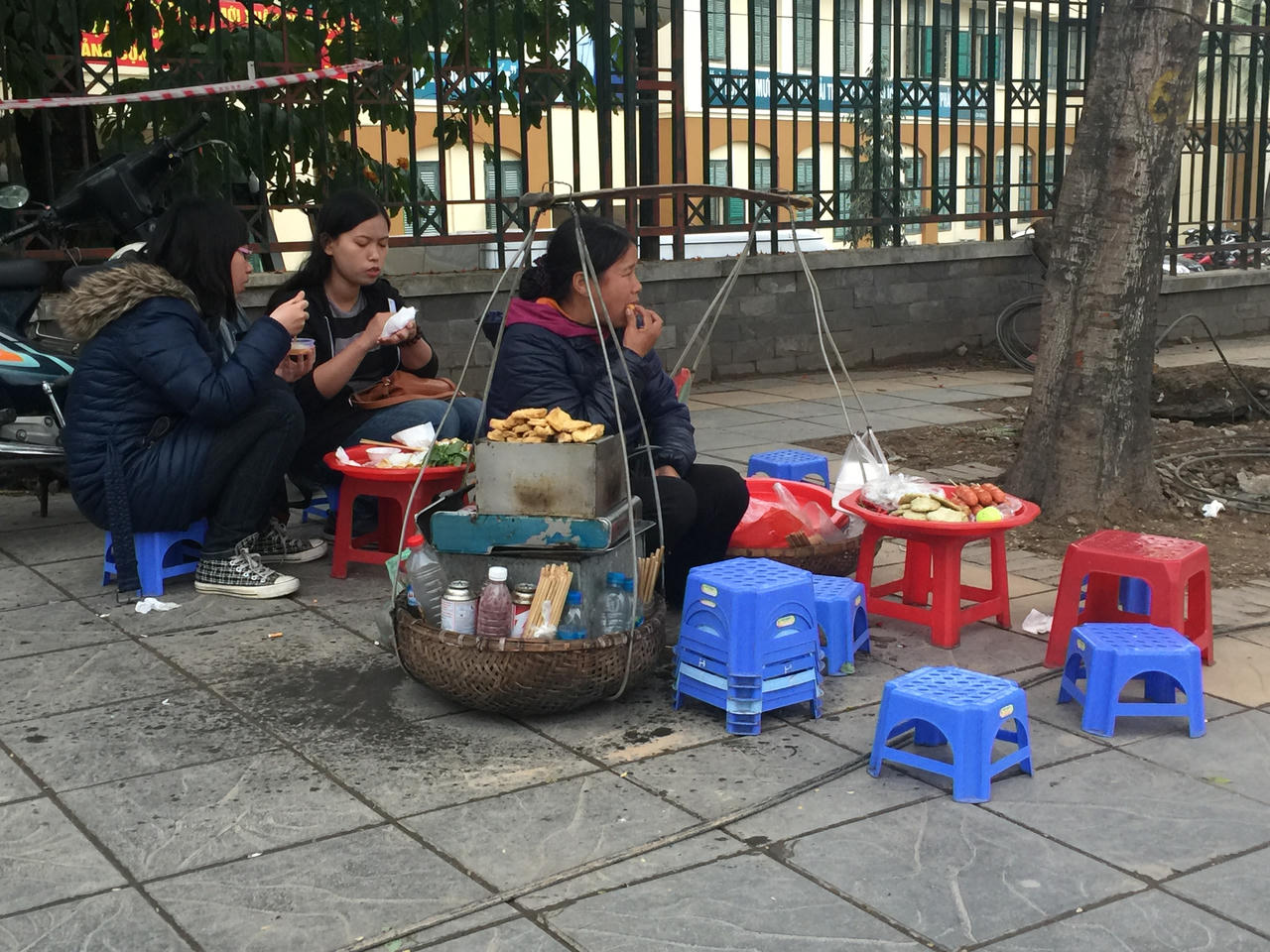 Người dân chung tay ủng hộ chính quyền Hà Nội 'dẹp loạn vỉa hè'