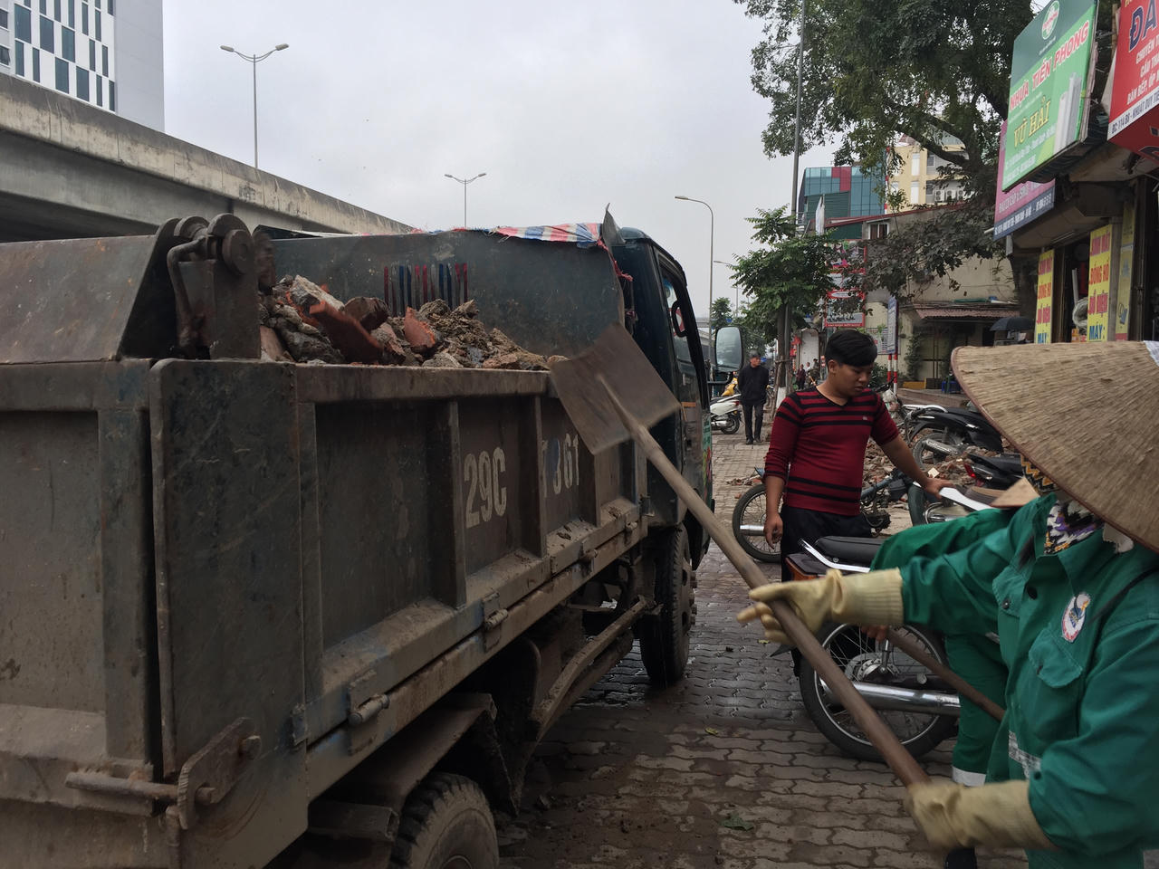 Hà Nội nhếch nhác bởi 'phế thải' của chiến dịch dẹp vỉa hè