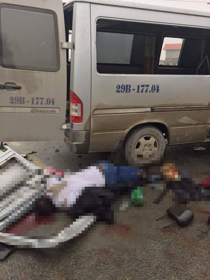 Xe đám cưới va chạm xe tải, 3 người chết, hơn 10 người bị thương