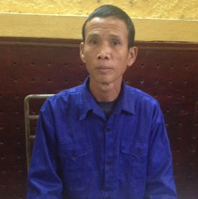 Nhổ tóc trắng hộ bác rể, nữ sinh bị hiếp đến có thai