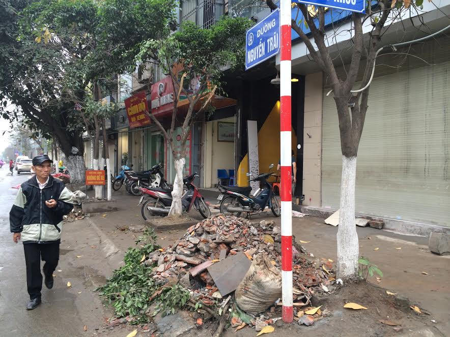 Hà Nội nhếch nhác bởi 'phế thải' của chiến dịch dẹp vỉa hè