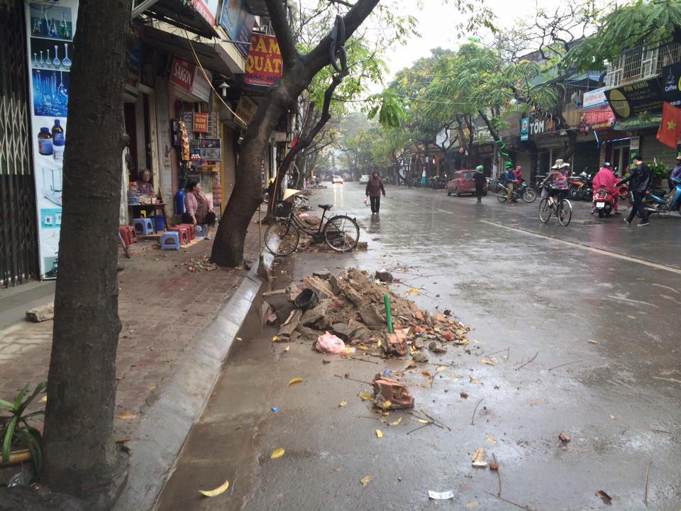 Hà Nội nhếch nhác bởi 'phế thải' của chiến dịch dẹp vỉa hè