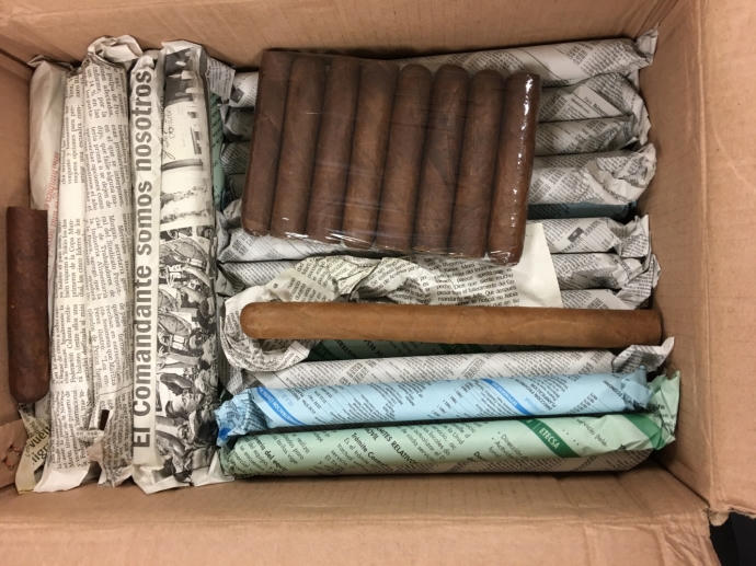 Thu giữ số lượng lớn xì gà Cuba tại sân bay Nội Bài