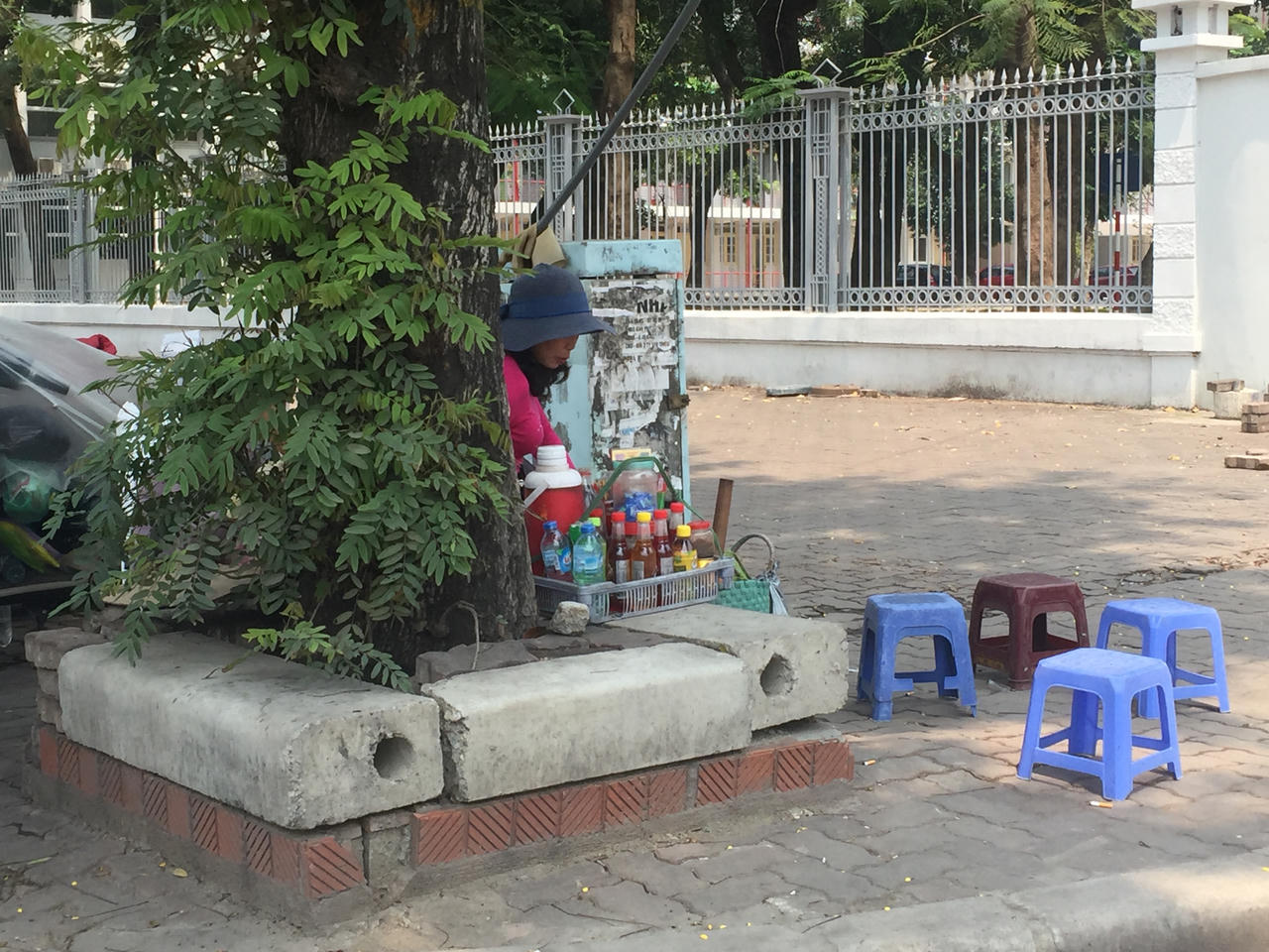 'Cuộc chiến' dẹp vỉa hè: Hàng rong 'di tản' vào ngõ nhỏ 