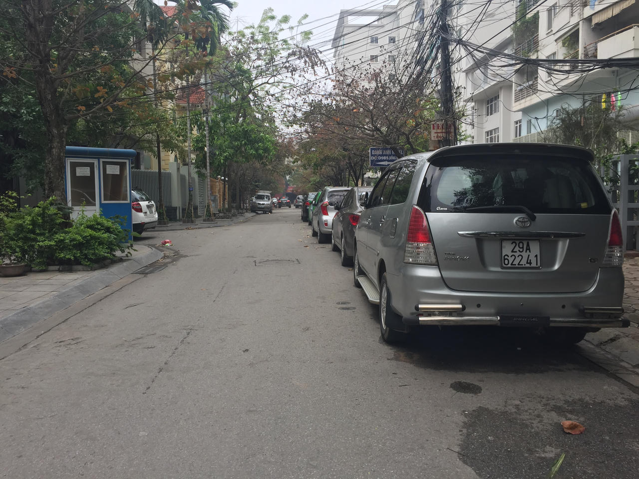 'Cuộc chiến' dẹp vỉa hè: Hàng rong 'di tản' vào ngõ nhỏ 