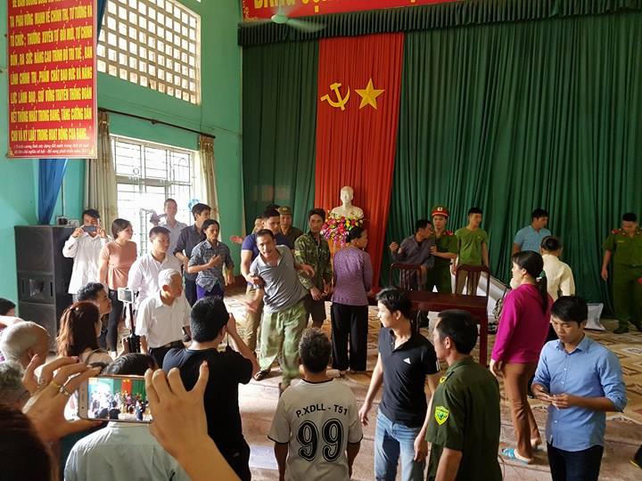 Người nhà nạn nhân gây náo loạn trong buổi xin lỗi công khai ông Hàn Đức Long