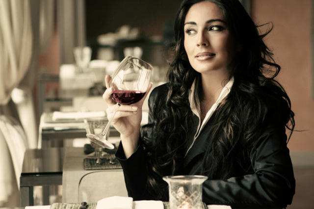 Kết quả hình ảnh cho phụ nữ ngẩng cao đầu