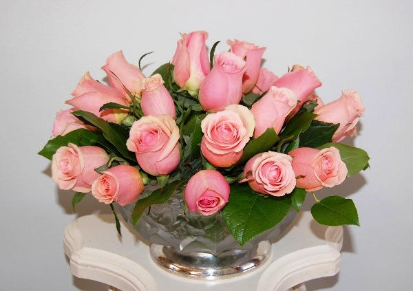 Kết quả hình ảnh cho cách cắm hoa hồng