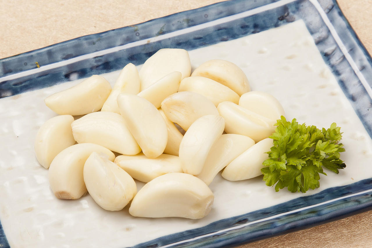 Kết quả hình ảnh cho nhét tỏi vào mũi