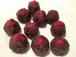 Kết quả hình ảnh cho bánh nếp nhân dâu tây đậu đỏ